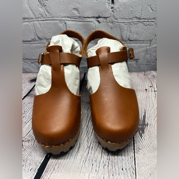 MIA Swedish Clogs - Picture 2 of 10